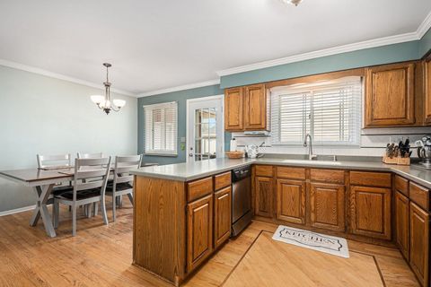 Tiny photo for 97 N Kenilworth Avenue, Glen Ellyn, IL 60137 (MLS # 12588720)