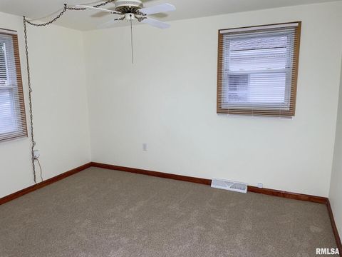 Tiny photo for 687 5TH Street, Omaha, IL 62871 (MLS # EB459902)