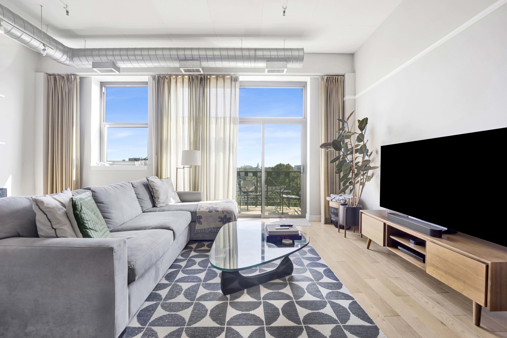 1301 W MADISON Street 618