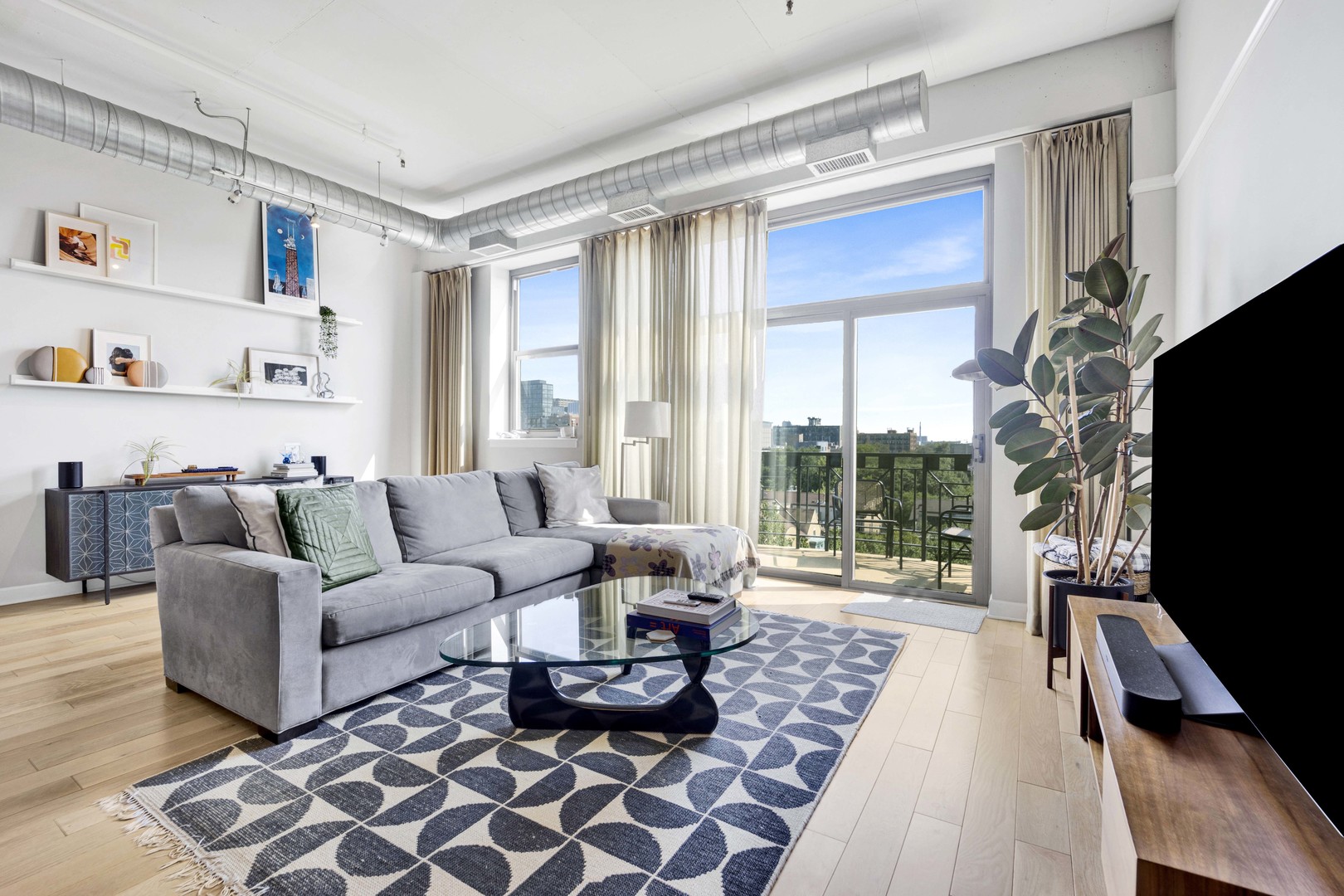 1301 W MADISON Street 618