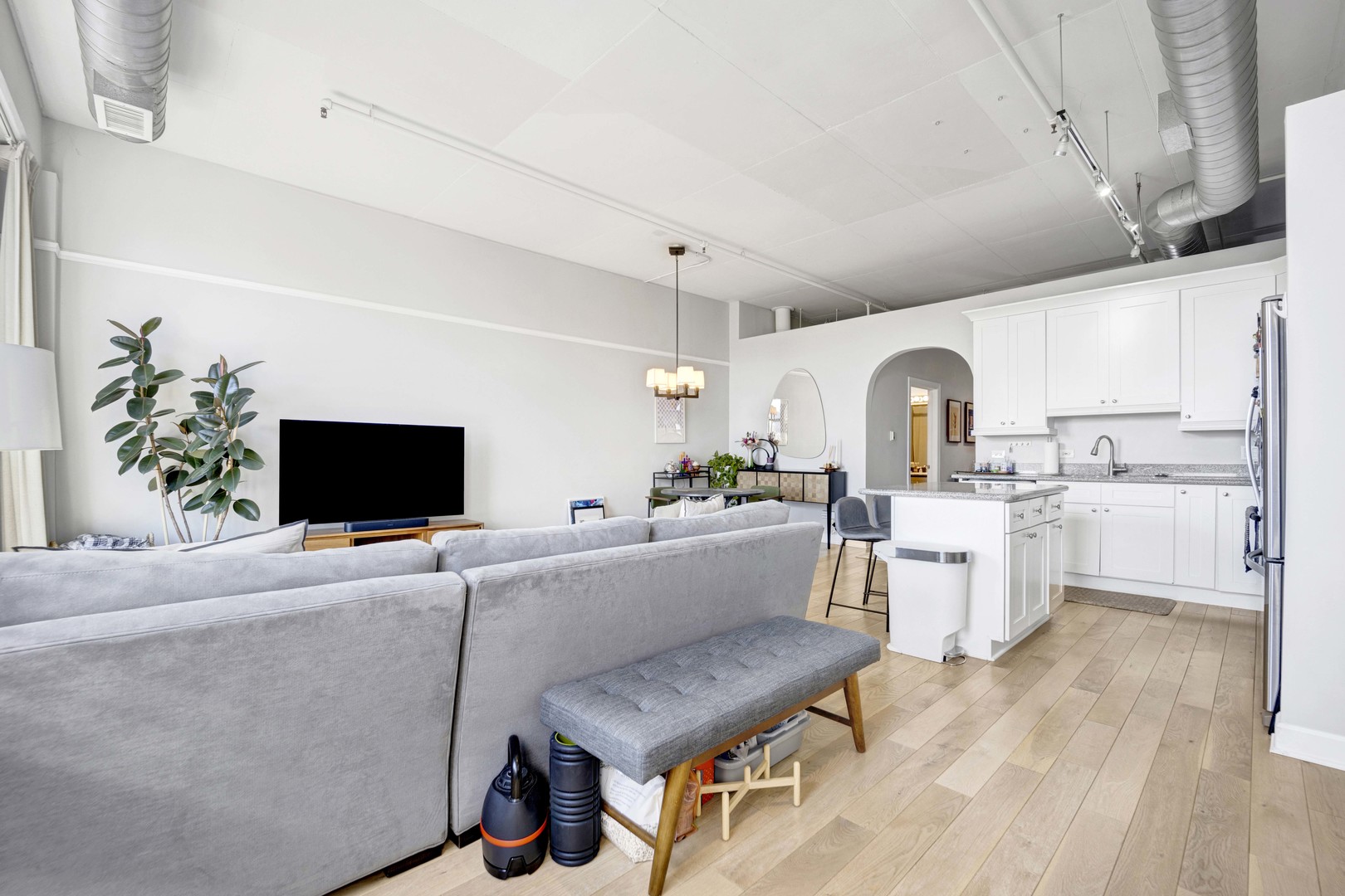 1301 W MADISON Street 618