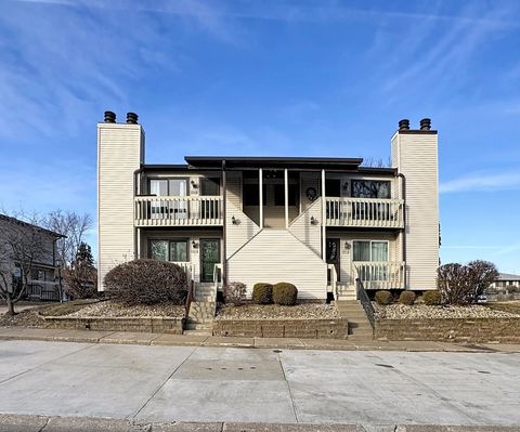 Photo of 5915 36th Avenue Court #14, Moline, IL 51265 (MLS # 12559557)