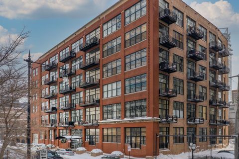 Photo of Chicago, IL 60654 (MLS # 12631397)