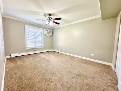 Tiny photo for 15 Crestview Lane #4, Vernon Hills, IL 60061 (MLS # 12435989)