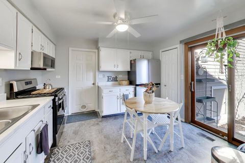 Tiny photo for 181 W Fabish Drive, Buffalo Grove, IL 60089 (MLS # 12589478)