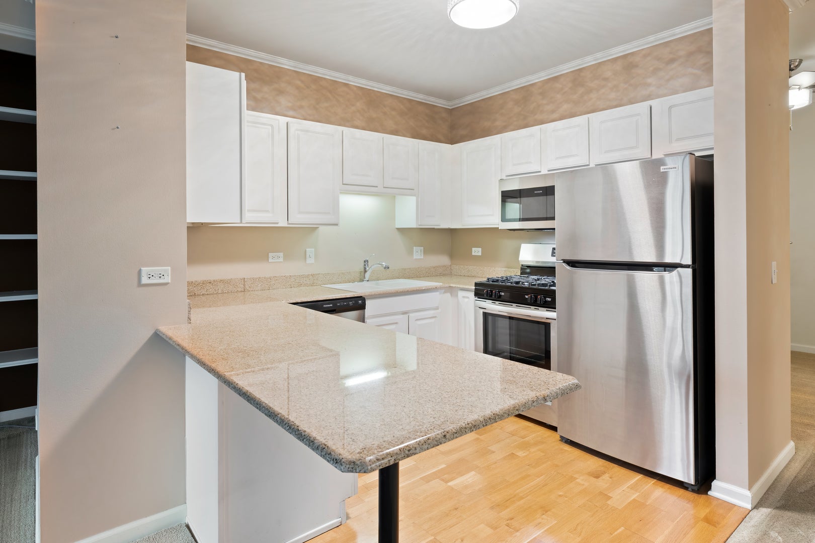 125 S JEFFERSON Street 2305