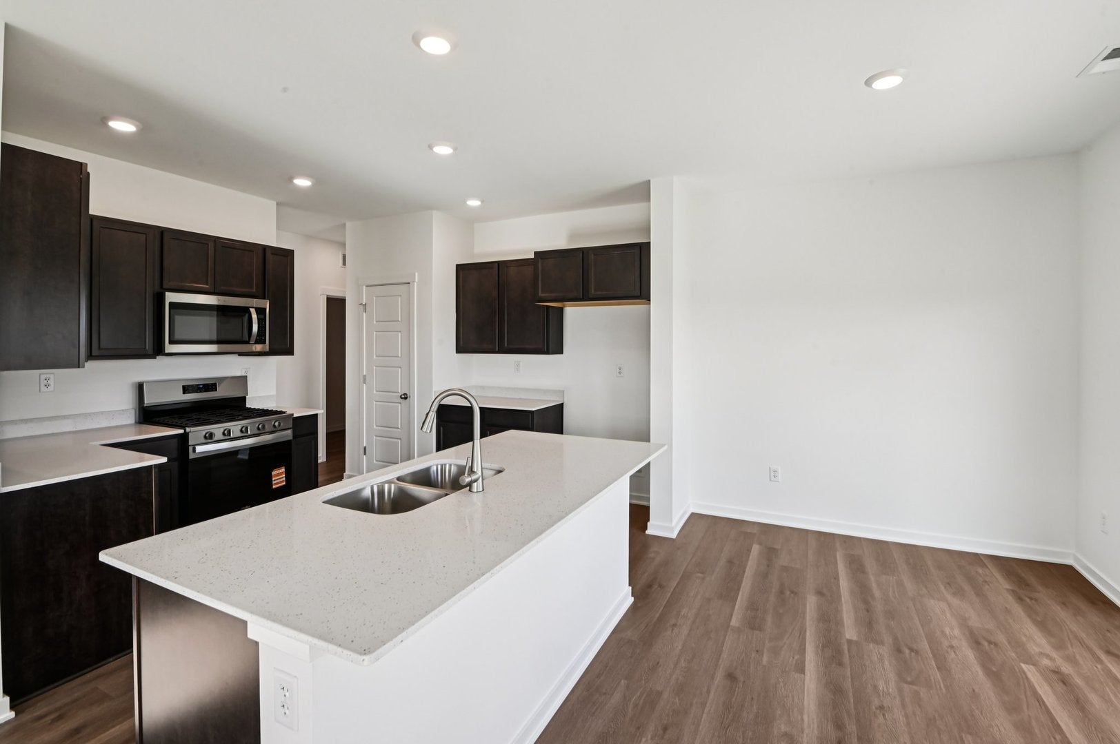 6441 maple glen Drive