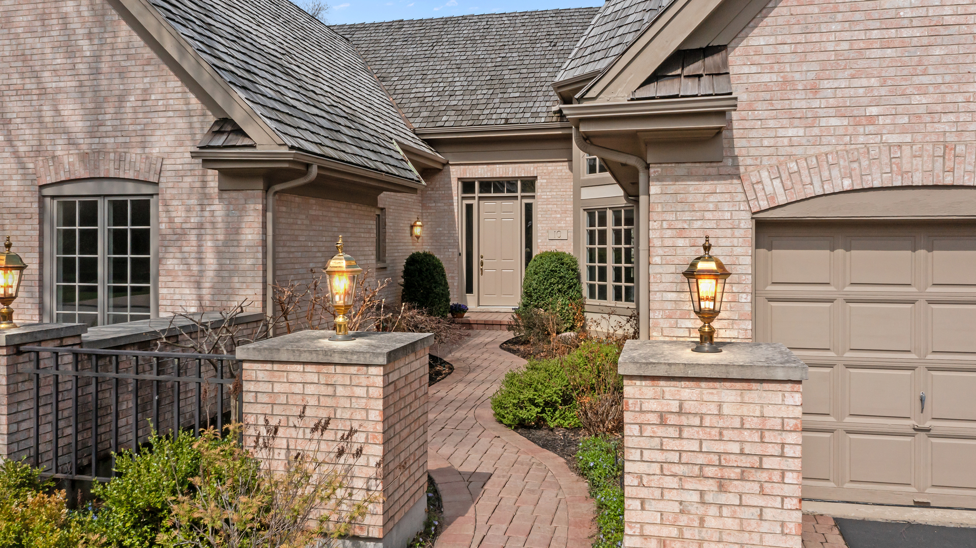 10 Lakeside Lane