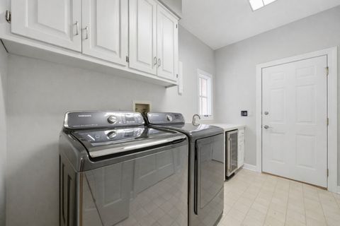 Tiny photo for 10 Lakeside Lane, North Barrington, IL 60010 (MLS # 12531075)