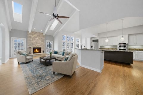 Tiny photo for 10 Lakeside Lane, North Barrington, IL 60010 (MLS # 12531075)