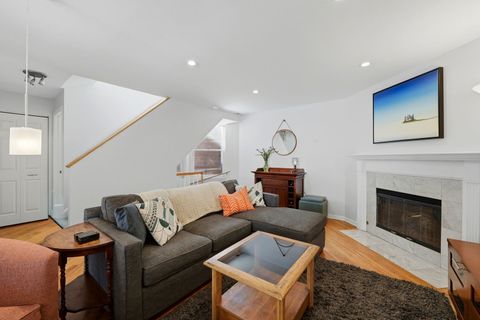 Tiny photo for 2851 N Southport Avenue #E, Chicago, IL 60657 (MLS # 12594443)