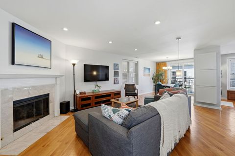 Tiny photo for 2851 N Southport Avenue #E, Chicago, IL 60657 (MLS # 12594443)