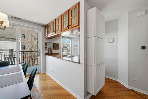 Tiny photo for 2851 N Southport Avenue #E, Chicago, IL 60657 (MLS # 12594443)