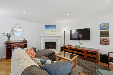 Tiny photo for 2851 N Southport Avenue #E, Chicago, IL 60657 (MLS # 12594443)