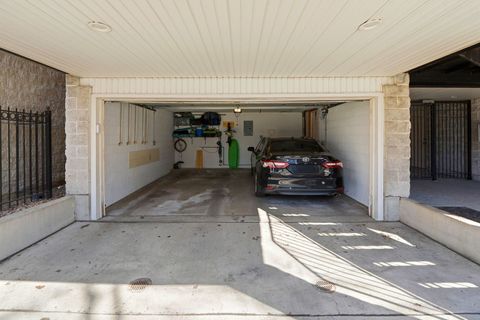 Tiny photo for 2851 N Southport Avenue #E, Chicago, IL 60657 (MLS # 12594443)