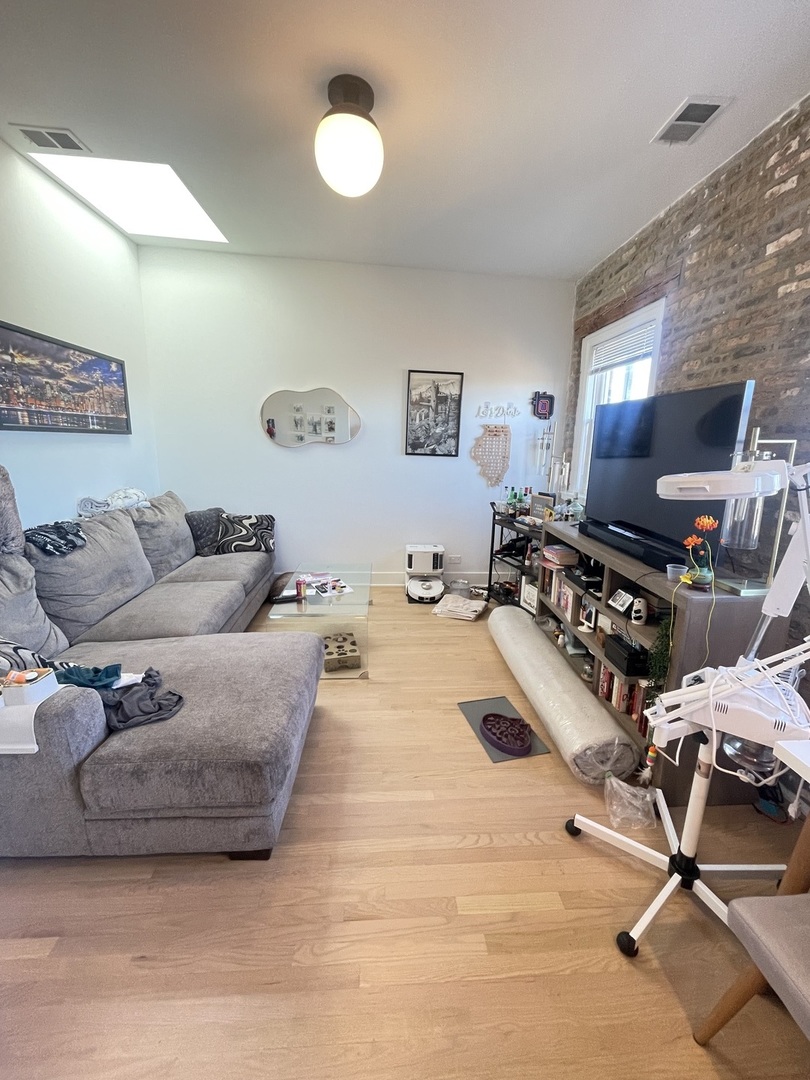 1856 W Chicago Avenue 4R