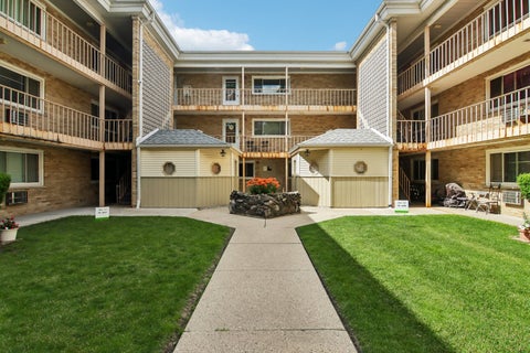 Photo of 7206 W Wellington Avenue #3D, Chicago, IL 60707 (MLS # 12679363)