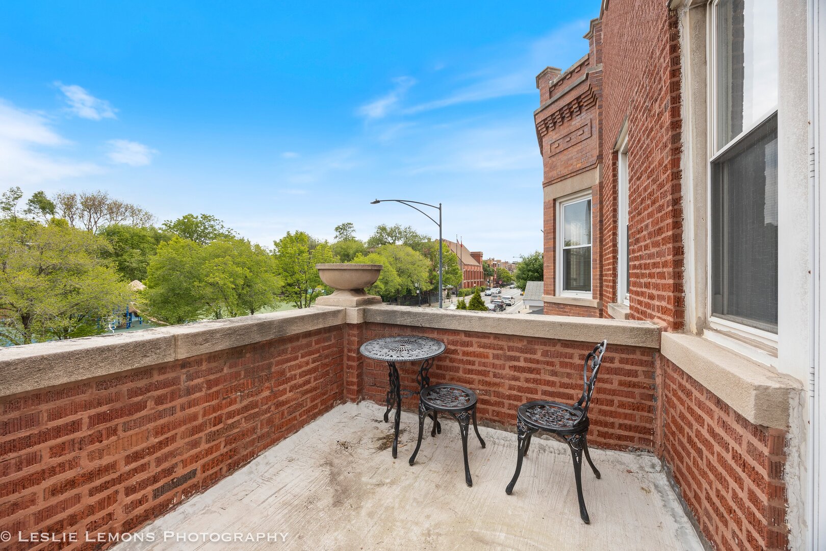 2135 W Augusta Boulevard