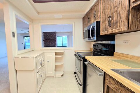 Tiny photo for 650 Whitney Court #108, Gurnee, IL 60031 (MLS # 12493910)