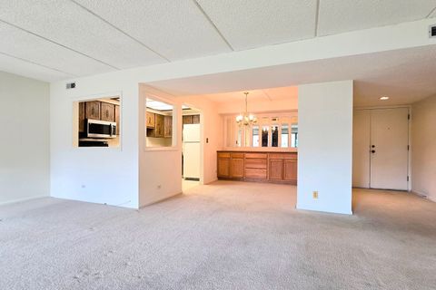 Tiny photo for 650 Whitney Court #108, Gurnee, IL 60031 (MLS # 12493910)