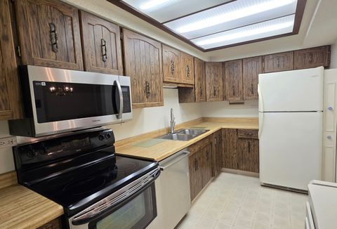 Tiny photo for 650 Whitney Court #108, Gurnee, IL 60031 (MLS # 12493910)