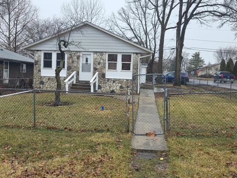 3 beds bed, 1 baths bath property at 1514 Round Lake Drive, Round Lake Beach, IL 60073