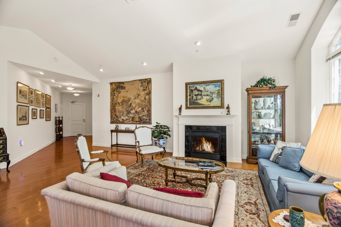 2660 Summit Drive 302