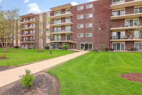 Photo of 5300 Walnut Avenue #4D, Downers Grove, IL 60515 (MLS # 12472608) Photo of 5300 Walnut Avenue #4D, Downers Grove, IL 60515 (MLS # 12472608)