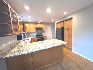 556 N BARTON Avenue 2