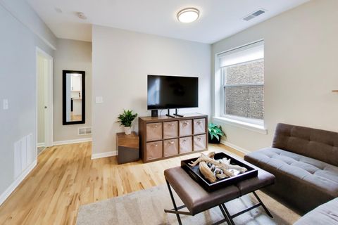 Tiny photo for 1636 W Melrose Street #303, Chicago, IL 60657 (MLS # 12631020)