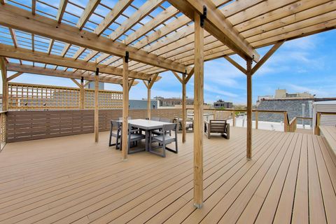Tiny photo for 1636 W Melrose Street #303, Chicago, IL 60657 (MLS # 12631020)