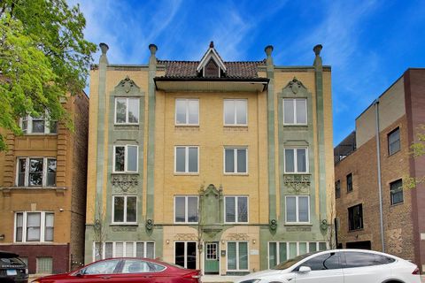 Photo of 1636 W Melrose Street #303, Chicago, IL 60657 (MLS # 12631020)