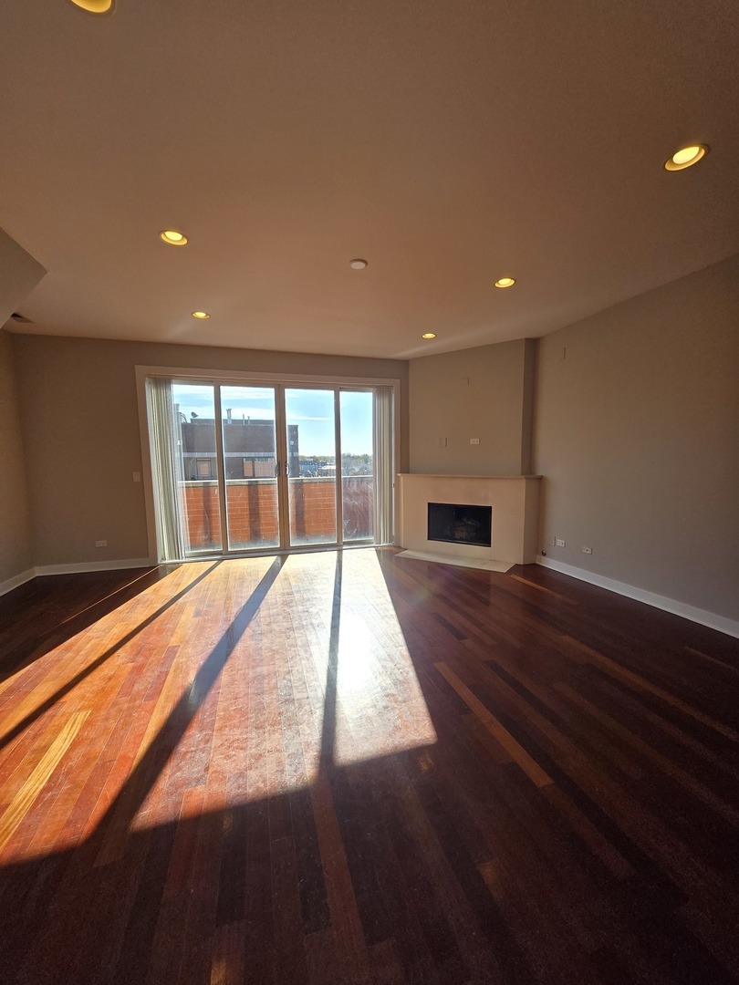 2358 W School Street 4W