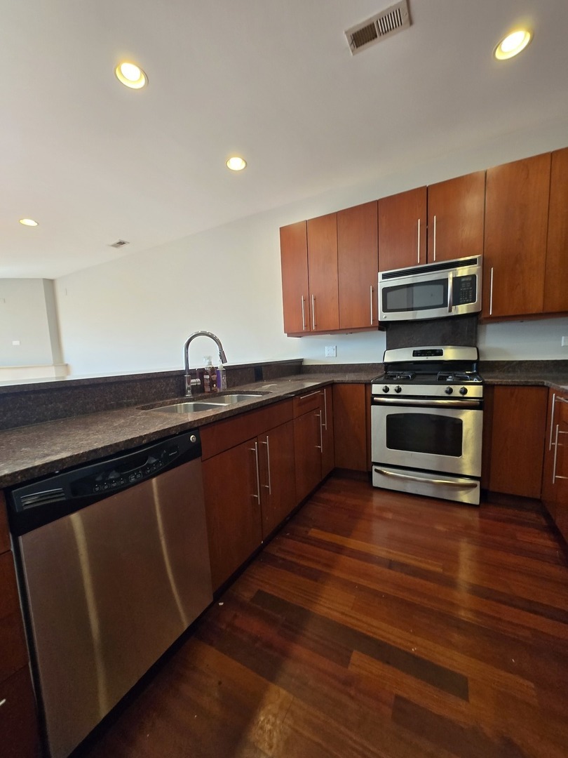 2358 W School Street 4W