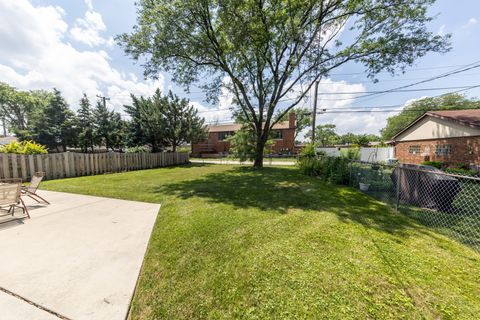 Tiny photo for 1406 Portsmouth Avenue, Westchester, IL 60154 (MLS # 12463050)
