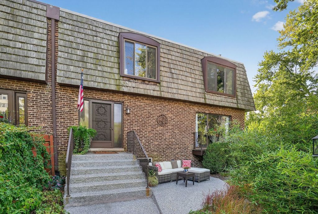 Photo for 1403 SHERIDAN Road, Wilmette, IL 60091 (MLS # 12507544)