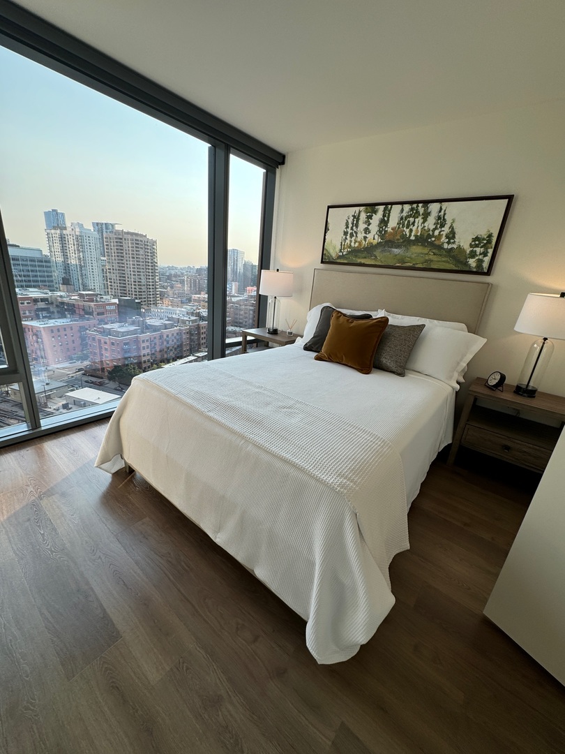 350 N Canal Street 1610