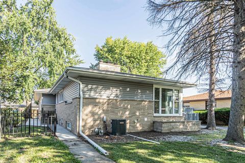 Tiny photo for 17611 Bernadine Street, Lansing, IL 60438 (MLS # 12475035)