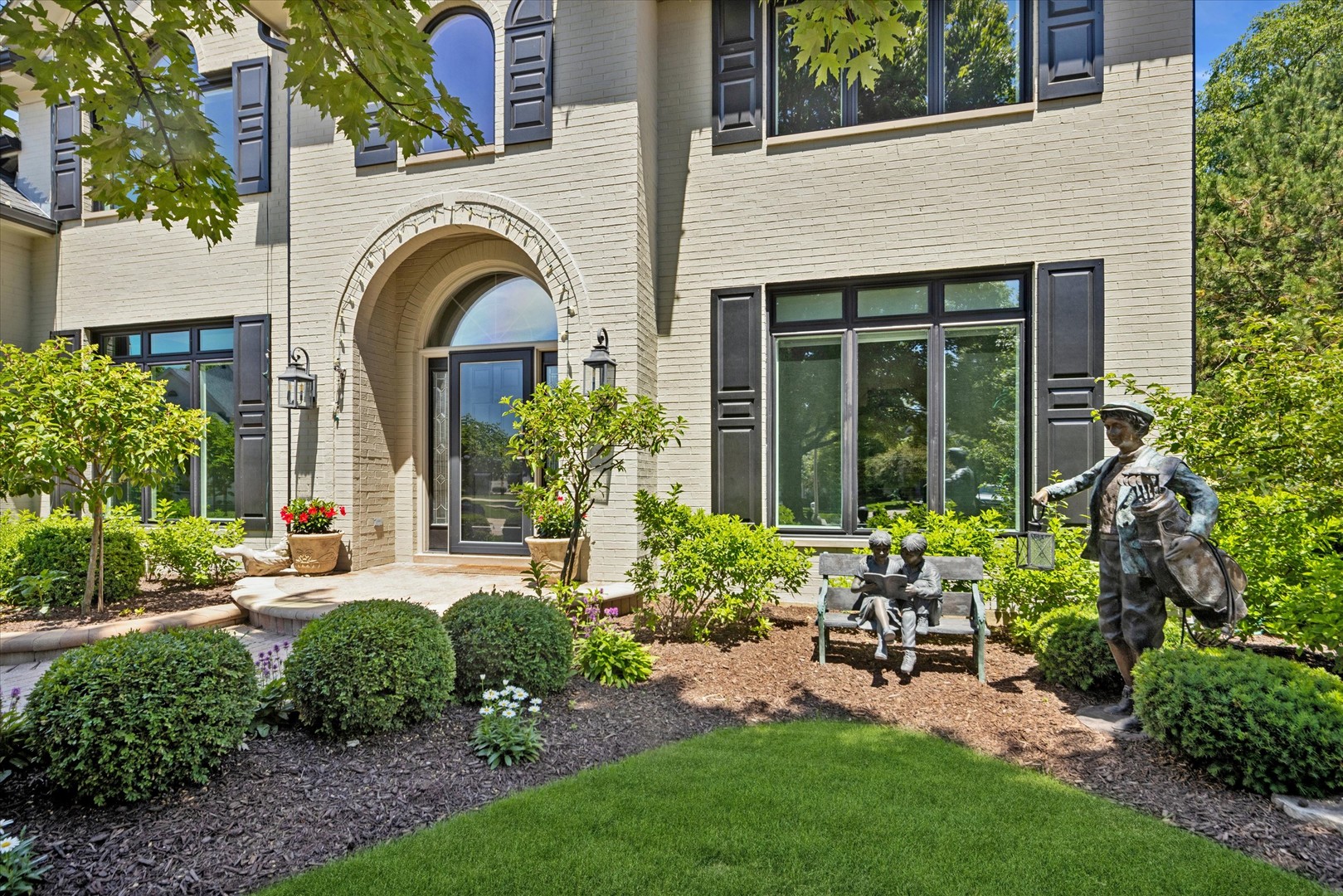 2S351 Chaucer Court