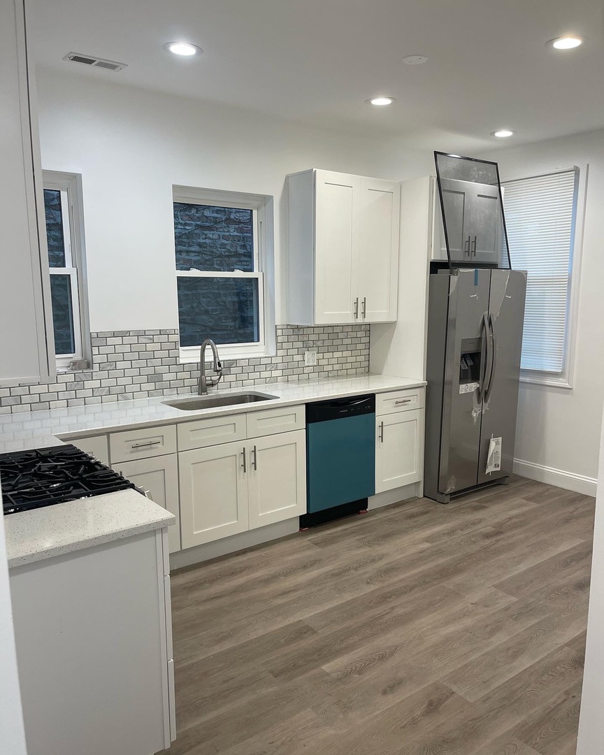 6141 S Eberhart Avenue