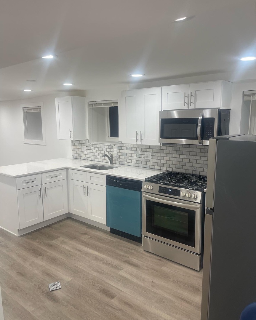 6141 S Eberhart Avenue