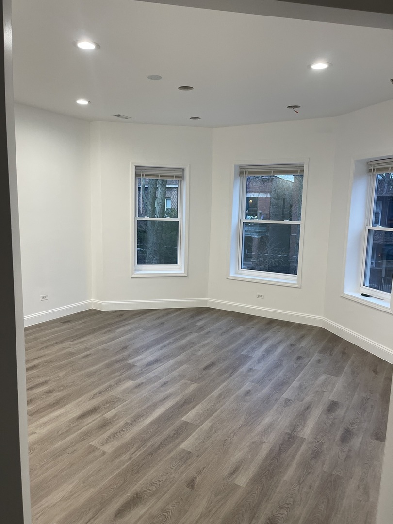 6141 S Eberhart Avenue