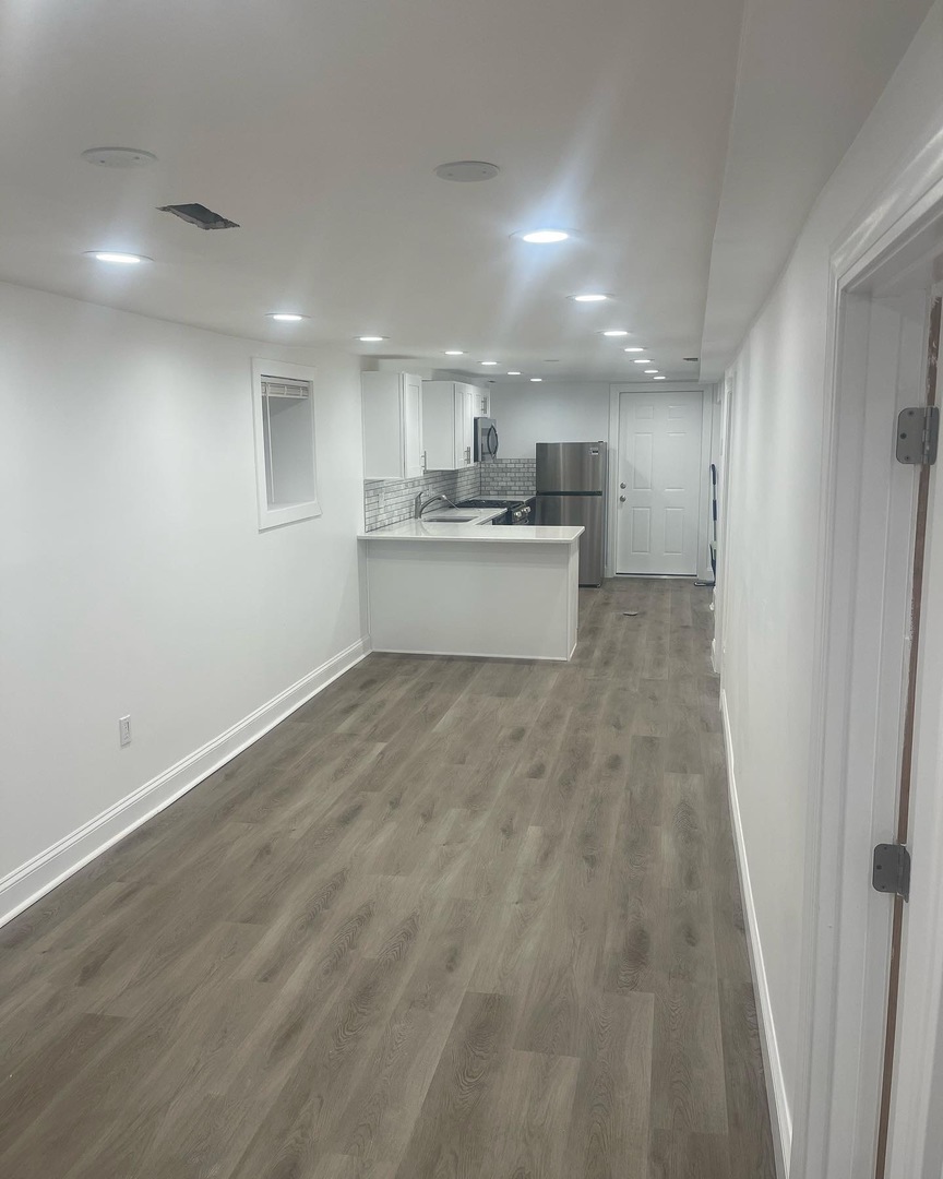 6141 S Eberhart Avenue