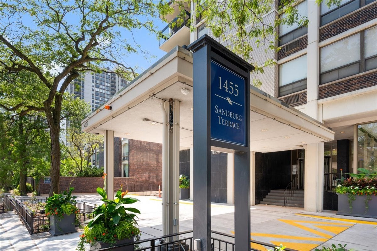 1455 N Sandburg Terrace 508