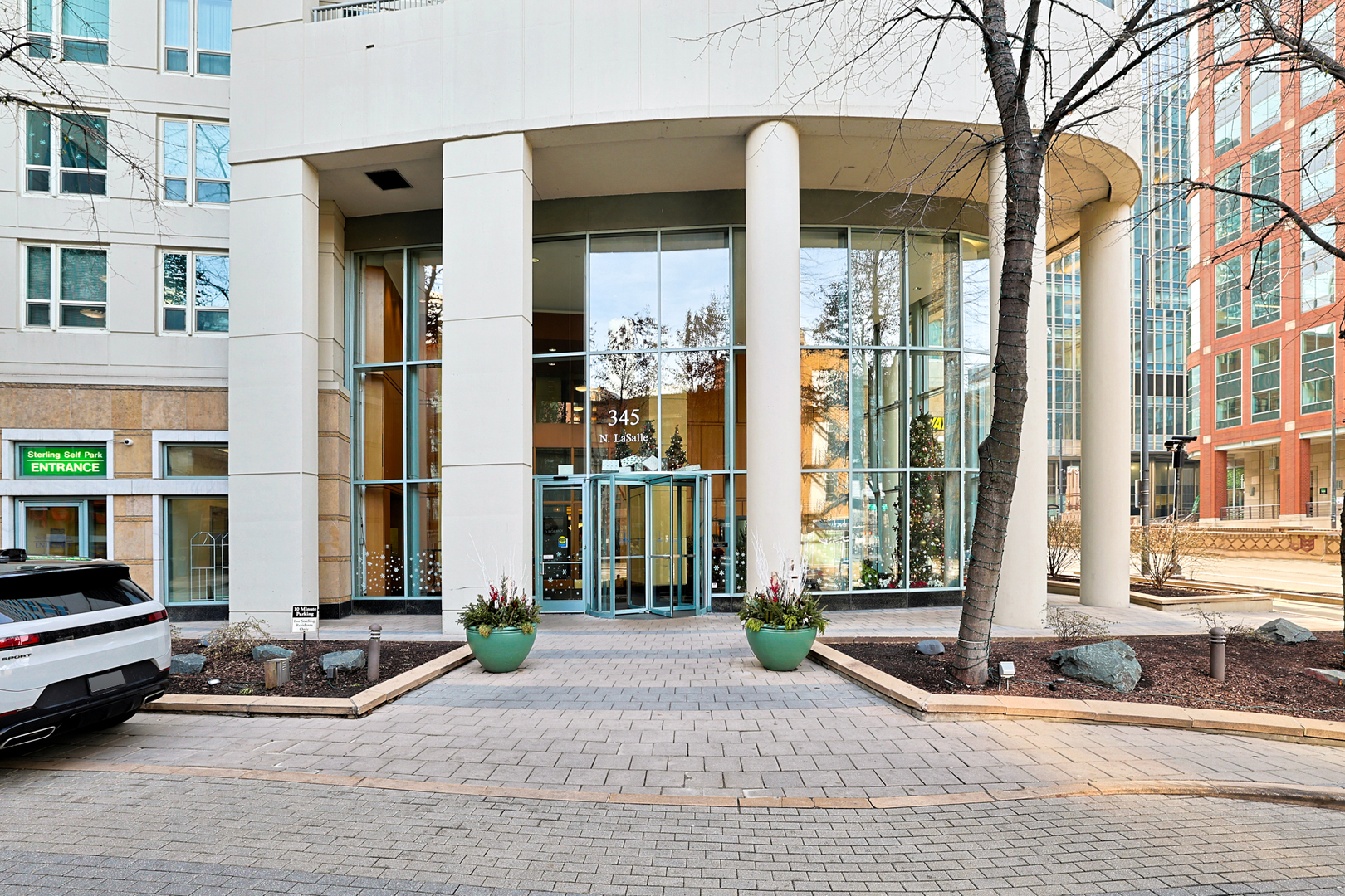 345 N La Salle Drive 1010