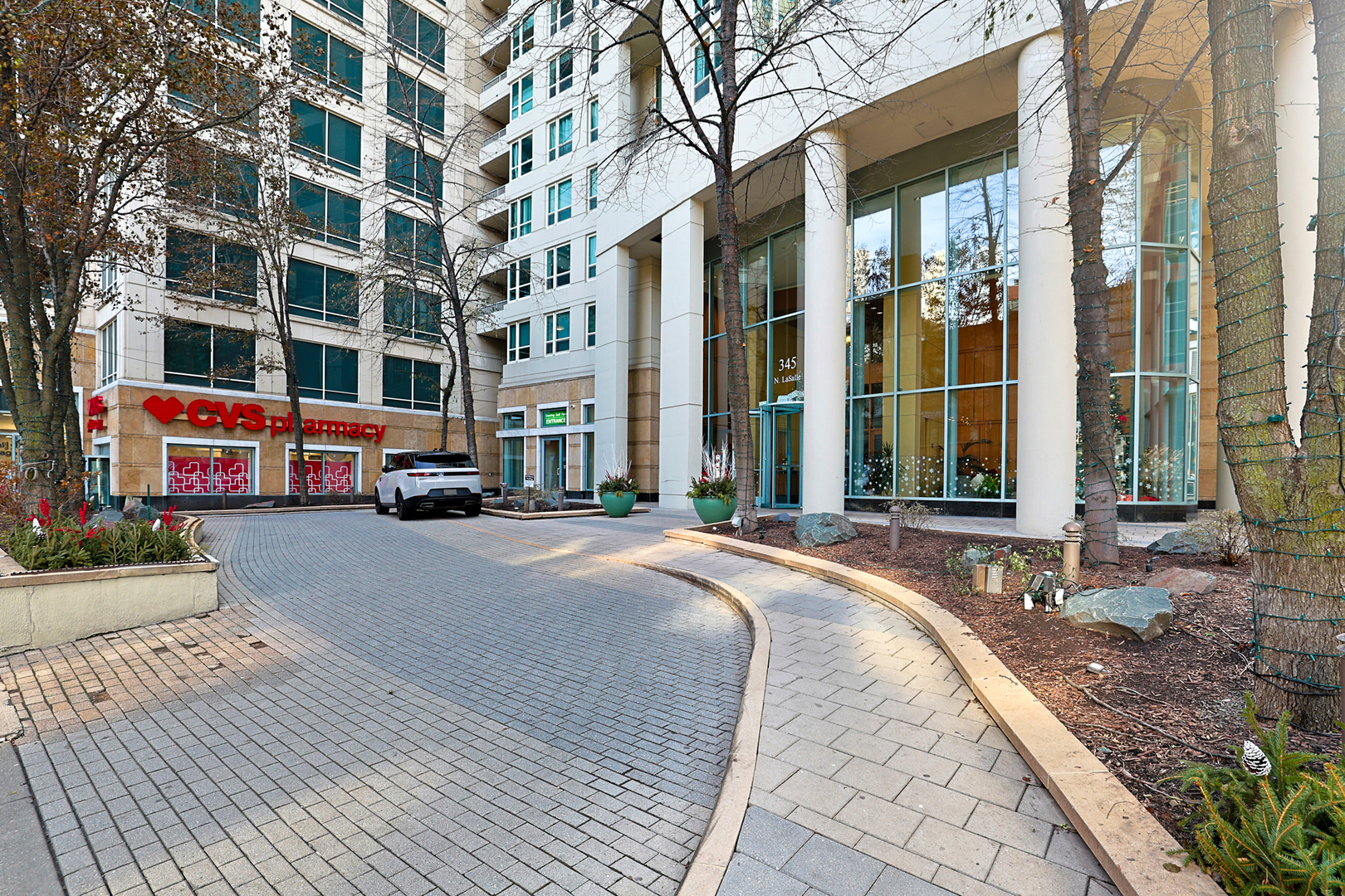 345 N La Salle Drive 1010