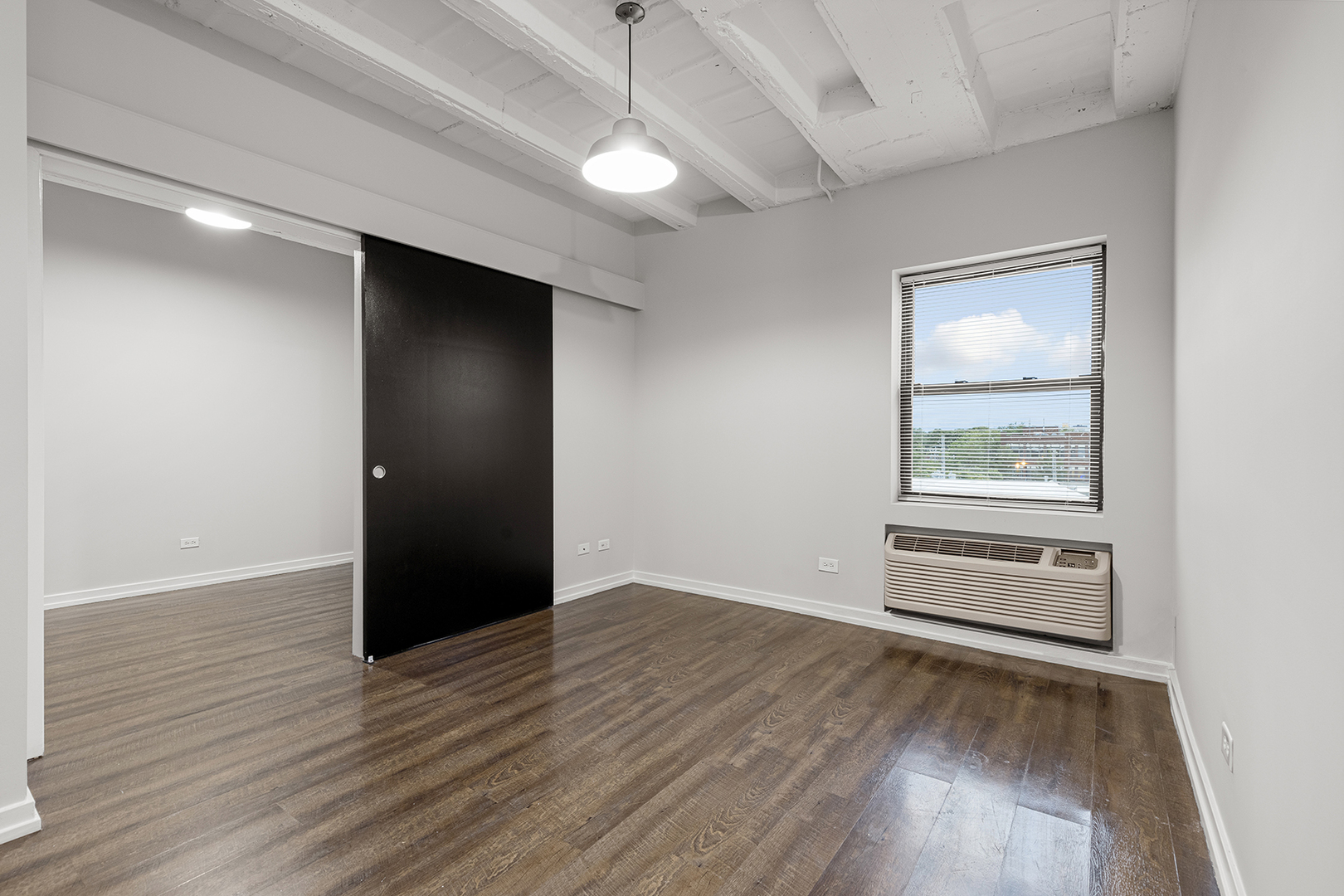 5718 N Winthrop Avenue 201