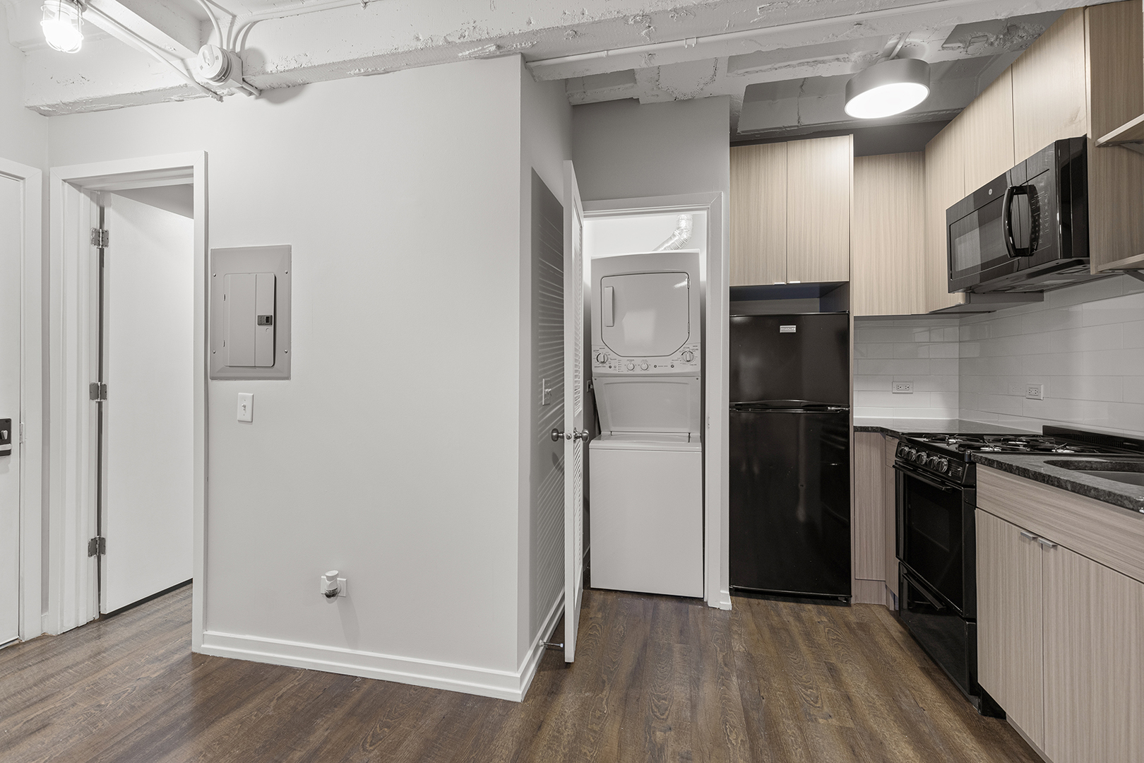 5718 N Winthrop Avenue 201