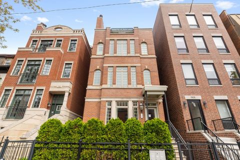 Photo of 910 W Fullerton Avenue #2, Chicago, IL 60614 (MLS # 12645333)