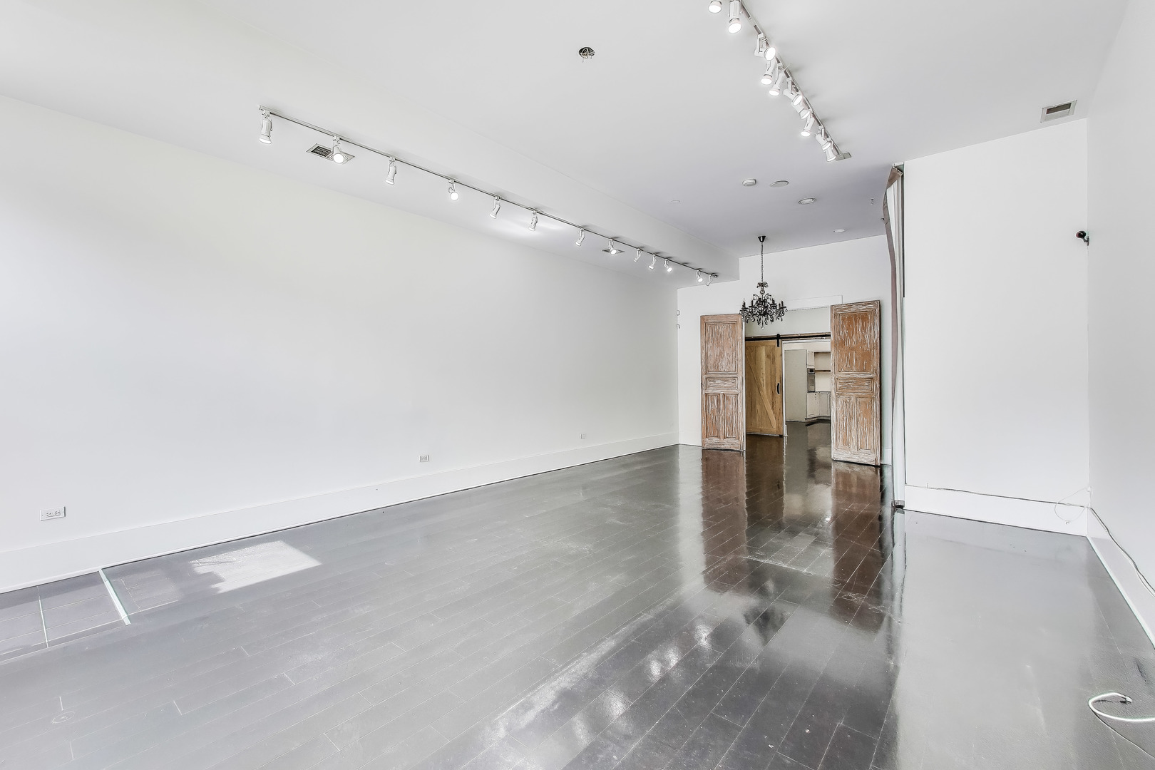 18 E Cullerton Street C1